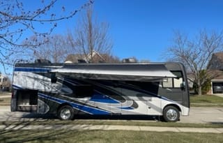 2022 Thor Motor Coach Miramar 34.6