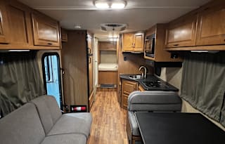 The Family Explorer: Spacious Class C RV