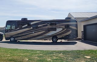 2015 Thor Motor Coach Hurricane 34J