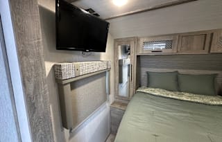 2022 Heritage Glen Hyper Lyte 23BHHL Sleeps 8!!