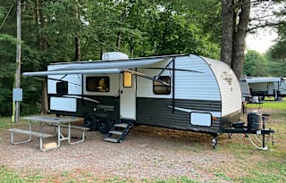 Lightweight 26’ Trailer w/ Backup Cam & Solar