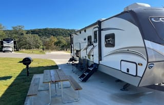 2021 Bunkhouse / KING Bed!!!  No Hidden Fee's!