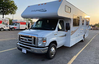 Easy to Drive 2017 Thor Motor Coach Majestic 28A