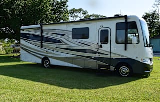 "KELLY DAYS"    2023 NEWMAR BAYSTAR SPORT 3225