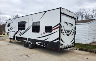 2017 Dutchmen RV Voltage V-Series V3005