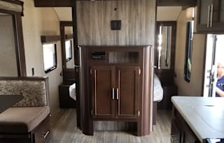 2018 Forest River-Cherokee Grey Wolf