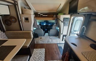 Thor motor coach- Easy to drive small RV