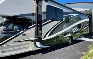 2020 Thor Motor Coach Magnitude BB35