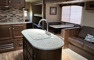 Travel trailer sleeps 10!!! Comes with everything