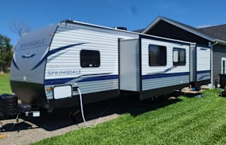 2021 Springdale 303BH Pet Friendly- Camper