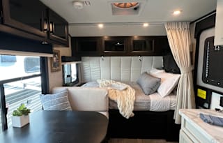 Luxury Travel Trailer- Kid and Pet Friendly!