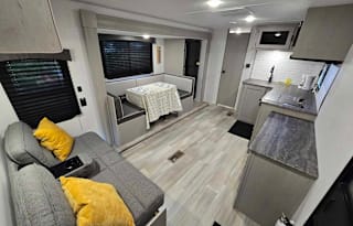 Brand New Viking, Spacious and Clean "The Beehive"