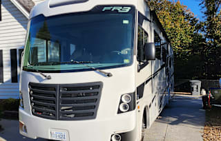 Spacious RV: Bath & Half, Sleeps 8, Pet Friendly