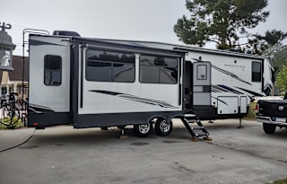 2020 Montana High Country 331RL, Sexy Girl