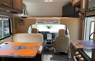2022 Thor Motor Coach Chateau 22E