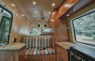 CHARIOT: MERCEDES-BENZ SPRINTER
