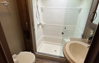 Great Family Escape w/ BunkHouse (Delivery Only)