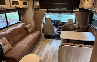 2016 Coachmen RV Freelander 32BH Ford 450