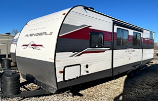 Brand new 2025 Prime Time Avenger 28 QBSLE.