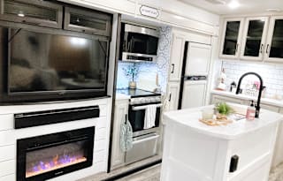 Brand New Beautifully Renovated 2022 Jayco Eagle