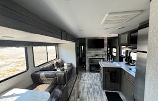 2021 Dutchmen RV Kodiak SE with private bunk room!