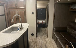 2018 Cruiser Radiance Ultra Lite 33TS