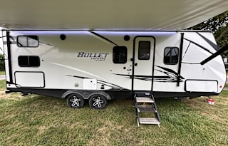 2021 Keystone Bullet 243BHS Sleeps 8!
