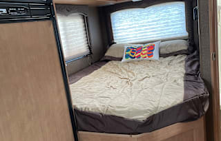 2015 Thor Motor Coach Four Winds 22E