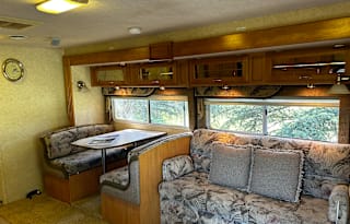 Rocky Mountain Pet friendly Motor Home!