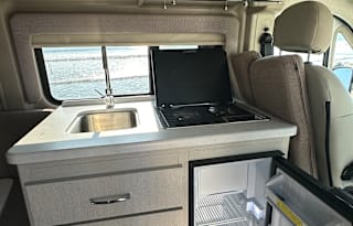 Easy living 2023 Thor Motor Coach Rize
