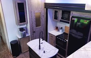 Artic Wolf 3990 Suite Forest river