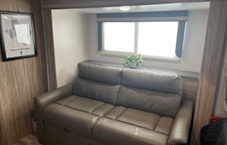 2022 Winnebago Micro Minnie FLX