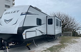 Julie's Family Ready Getaway with Bunkhouse