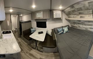 2023 Coleman Lantern LT 17B RV Camper