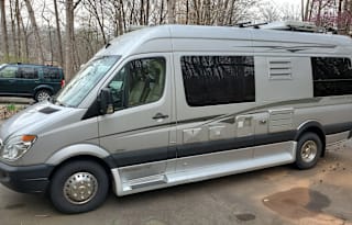 Adventure Van - Pleasure-Way Plateau TS