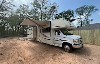 "Explorer" 2015 Coachmen Freelander with Bunkbeds