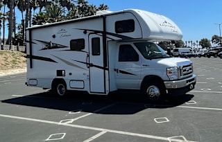 2022 EAST TO WEST Entrada 2200S