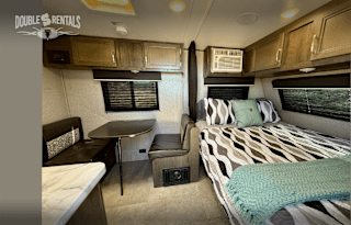 ECONOMY JAY FLIGHT w/ Queen Bed, Bunks & Full Bath