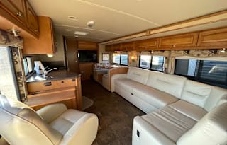 Gorgeous & Spacious RV in Gulf Shores, Alabama