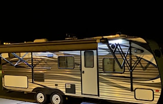 22’ Keystone  w/4 beds Sleeps 7 or 6w/2 littles
