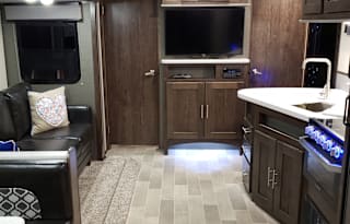 2020 Radiance Ultra lite Earnest and Yvettes kid approved RV rental