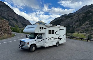 Ford Adventurer - Cozy Family Getaway!