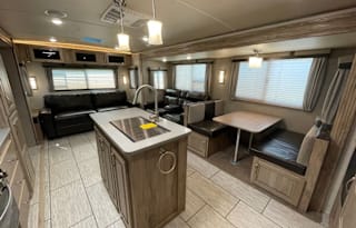 SOLAIRE 316RLTS - Huge Living Space with King Bed
