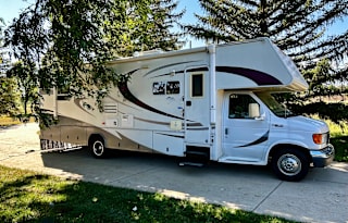 Rocky Mountain Pet friendly Motor Home!