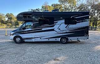 2023 Mercedes Diesel Class C Sleeps 5 Queen Bed!