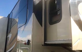Luxury - Mercedes Jayco Melbourne 24K