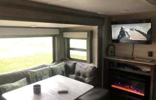 Your perfect getaway! We deliver and set up!