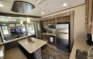 "MADAME"A Luxury Retreat-MEMORY FOAM King WEC HITS