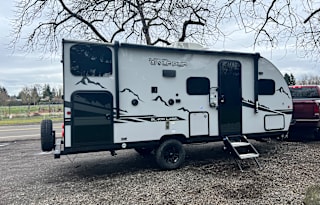 2023Cherokee Wolf Pup Black Label #3 Fall pricing