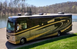 "Vrbo on the Go" with Outdoor Kitchen & TV